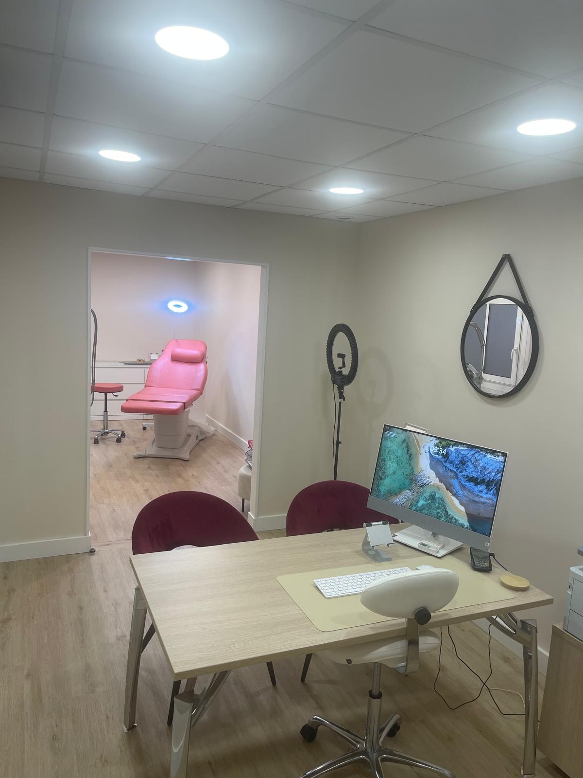 Salle de soins du Cabinet Épione, équipée aux normes d'hygiène